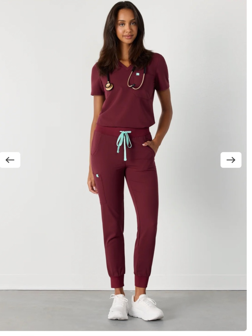 Garde-malade Women’s burgundy Scrubs